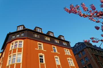 Altbau orange Frankfurt Ost