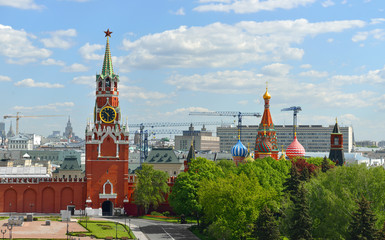 Naklejka premium Spasskaya tower of Kremlin against background of Moscow panorama, Russia