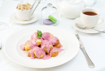 Profiteroles with cream