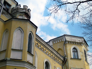 Facade, roof of the palace