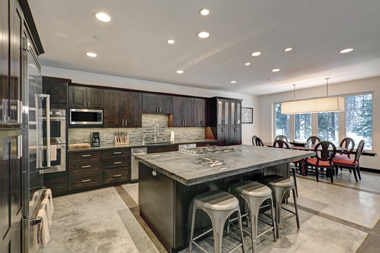 Modern Traditional American Kitchen Design In Grey Tones