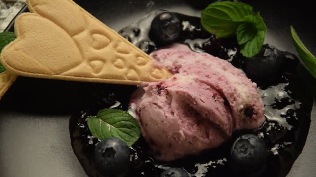 Borovnice sladoled Helado de ar&aacute;ndano Gelato ai mirtilli Heidelbeereis Lody jagodowe Blueberry ice cream Черничное мороженое 