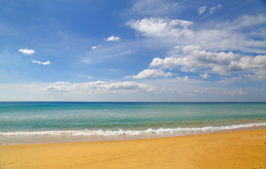 Fototapeta na wymiar Beach on the shore of the picturesque sea.