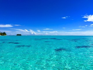 Beautiful view on the turquoise lagoon of Moorea and its Motus, Moorea, Tahiti, French Polynesia