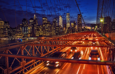 Fototapeta na wymiar Brooklyn Bridge in the evening