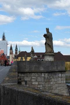 Der Heilige Bruno, Bischof von Würzburg und Erbauer des Würzburger Doms