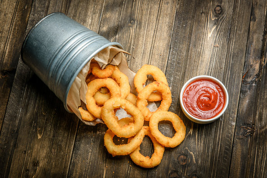 Fried Onion Rings In Basket