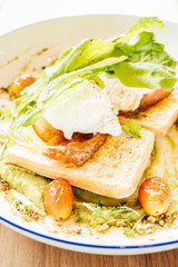 Poached egg with avocado sauce