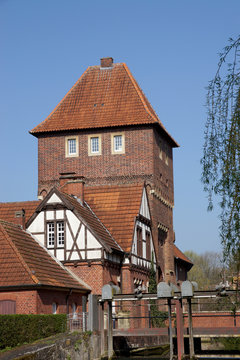 Das Walkenbr&uuml;ckentor mit Berkel-Umflut in Coesfeld, Nordrhein-Westfalen