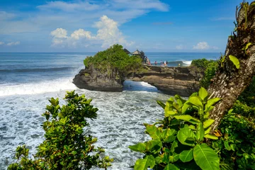 Küchenrückwand glas motiv Pura Tanah Lot Temple of Bali under blue sky © maytheevoran