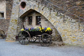 Mury zamku w Cochem , Niemcy © Iwona