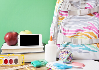 Fototapeta premium Back to School Background with Blank Smartphone Screen