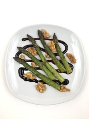 asparagi con noci e aceto balsamico