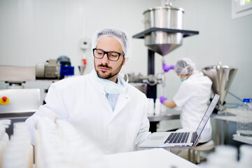 Fototapeta premium Healthcare industry. Creme production. Working in laboratory with special equipment.