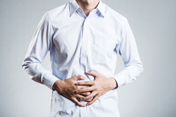 男性,腹痛