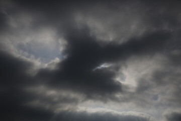 Obraz premium Clouds at the end of the day in Bloomington, Indiana.