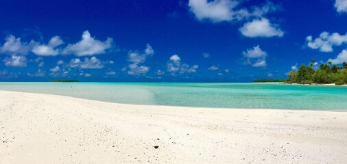 Beautiful turquoise lagoon and white sanded beaches of Marlon Brando's atoll Tetiaroa, Tahiti, French Polynesia