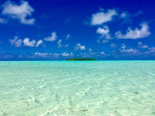 Beautiful turquoise lagoon and white sanded beaches of Marlon Brando's atoll Tetiaroa, Tahiti, French Polynesia