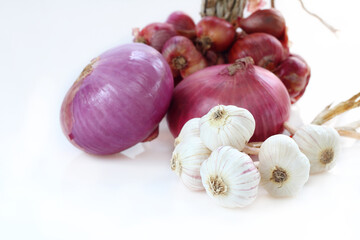Red onion and garlic is raw food.
