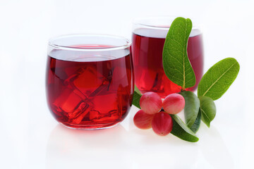 Carissa carundas juice is tree berry fruits.