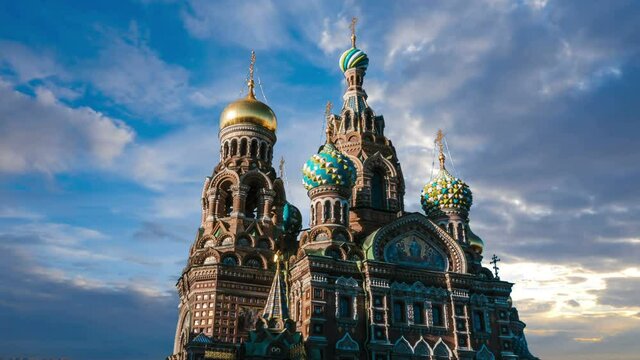 Saint-Petersburg. Church of the Savior on blood. time laps