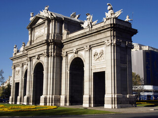 Fototapeta na wymiar Alcala gate in Madrid