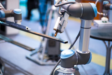 Automatic robotic arm for metal welding operations