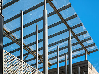 Balkon aus Stahl mit Überdachung, Stahlbau