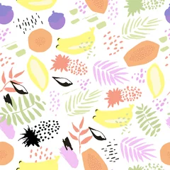 Tuinposter Creatieve abstracte vector naadloze achtergrond met bladeren en fruit. In de hand getekende stijl. Tropische zomerstemming © Svyatoslava_M