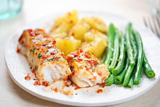 Tomato & basil chargrilled cod with green beans and potatoes 
