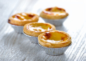 egg tart on wood