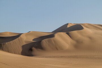 Sand dunes nar Huacachina, Peru.