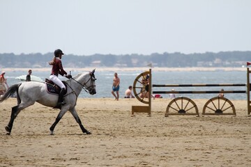 la jumping des sables,concours de saut d'obstacles sur la plage à Arcachon