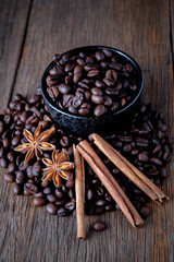 Coffee beans with cinnamon A mixture of popular drinks.