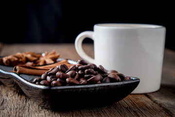 Coffee beans with cinnamon A mixture of popular drinks.