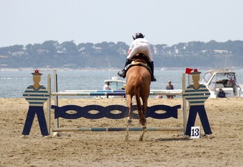 la jumping des sables,concours de saut d'obstacles sur la plage à Arcachon