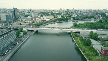 Obraz premium Aerial shot of the Moscow river and the summer cityscape