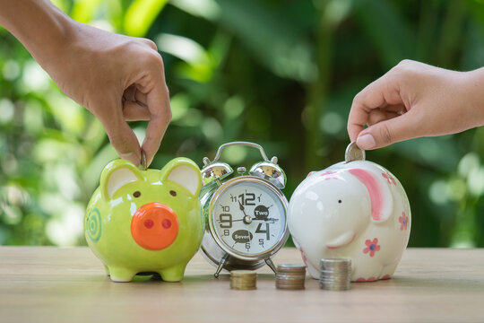 couple moving and thowing coins in a piggybank