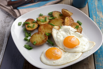 Fried eggs with potato