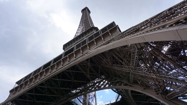 Photo of Eiffel tower on a cloudy spring day, Paris, France