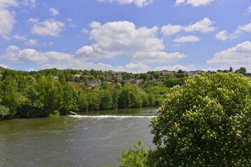 Fototapeta premium Vue sur Cahors (46000)au bord du Lot, département du Lot en région Occitanie, France
