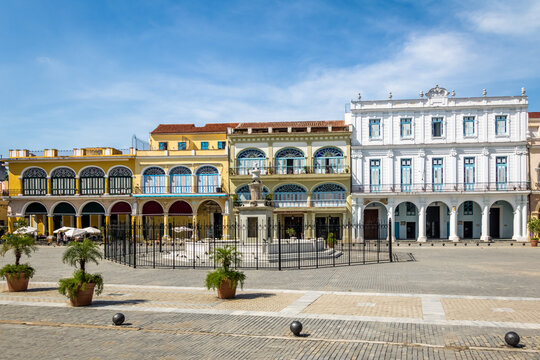 Plaza Vieja - Havana, Cuba