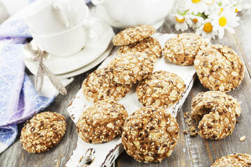 Oatmeal cookies with raisins - 157184931
