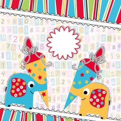 Zwei Elefanten mit Schultüten auf Schreibfeld © mountpleasant