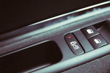 Close up to the rear window lock button