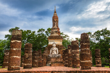 Fototapeta premium Buddha statue at Wat Tra Phang Ngoen (temple) in Sukhothai Historical Park. Thailand. Unesco World Heritage Site