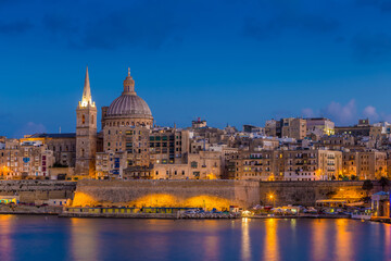 Fototapeta na wymiar Valletta, Malta - Blue hour at the famous St.Paul's Cathedral and the city of Valletta