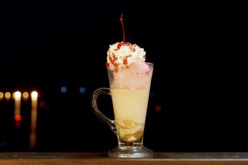 strawberry and vanilla ice cream sundae