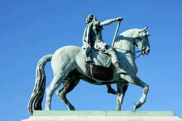 Obraz premium Sculpture of Frederik V on Horseback in Amalienborg Square in Copenhagen, Denmark