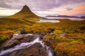 Fototapety  Krajobrazy i wodospady. Góra Kirkjufell na Islandii